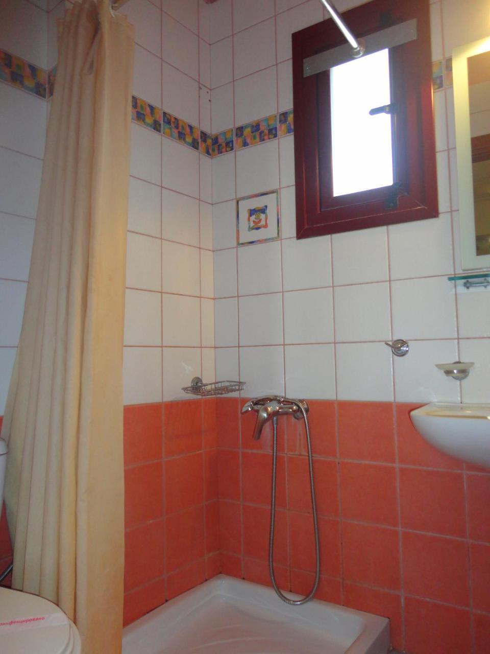 Lirio Guest House Makrakómi Buitenkant foto