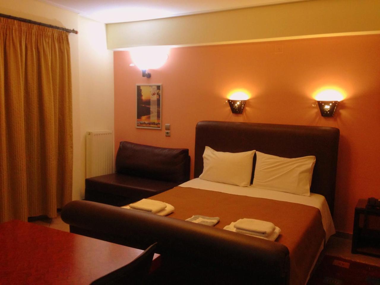 Lirio Guest House Makrakómi Buitenkant foto