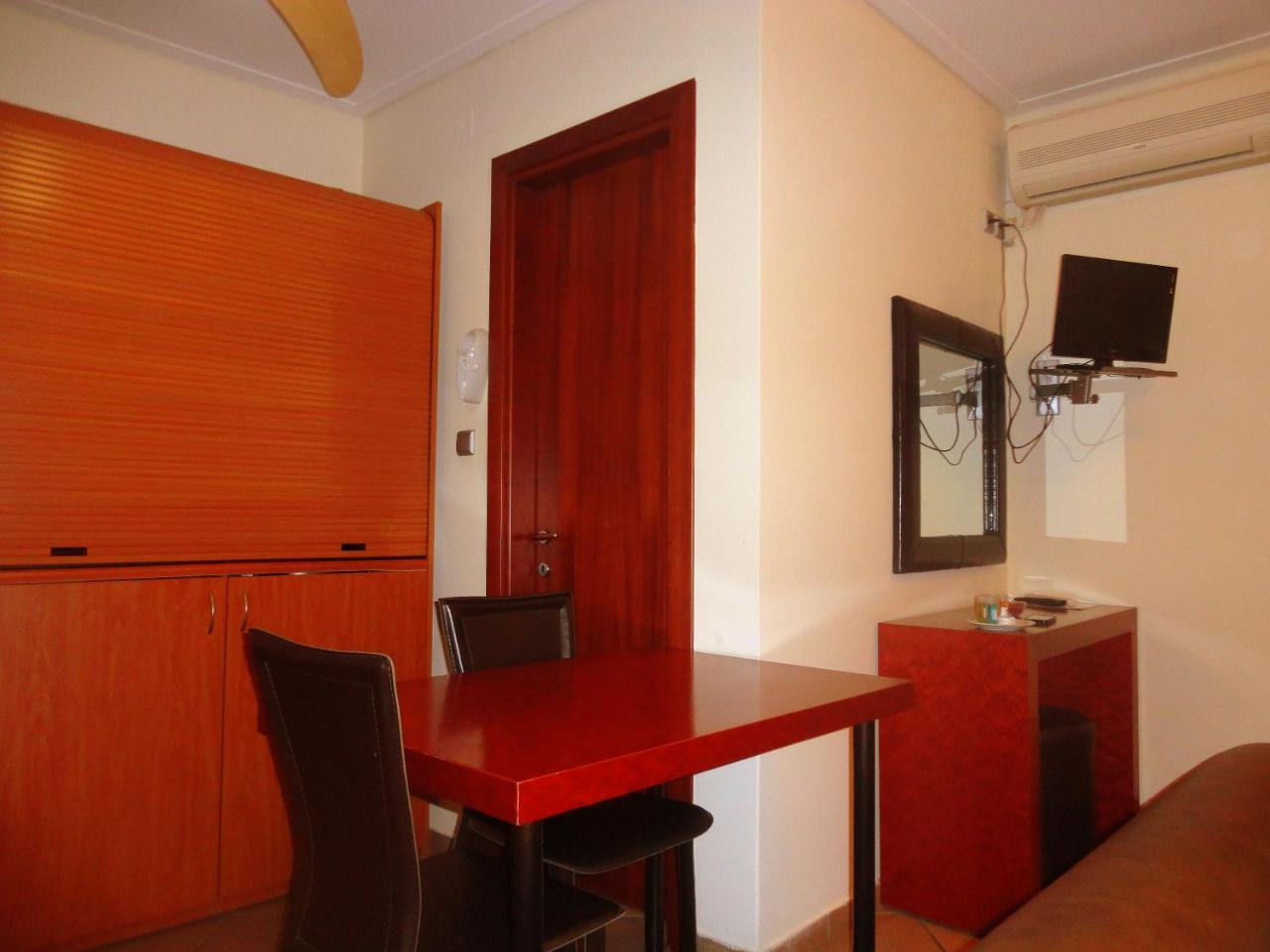 Lirio Guest House Makrakómi Buitenkant foto