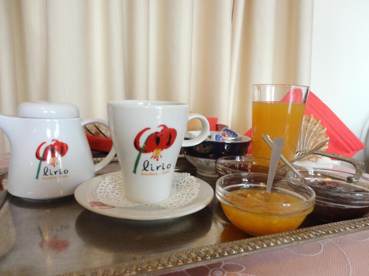 Lirio Guest House Makrakómi Buitenkant foto