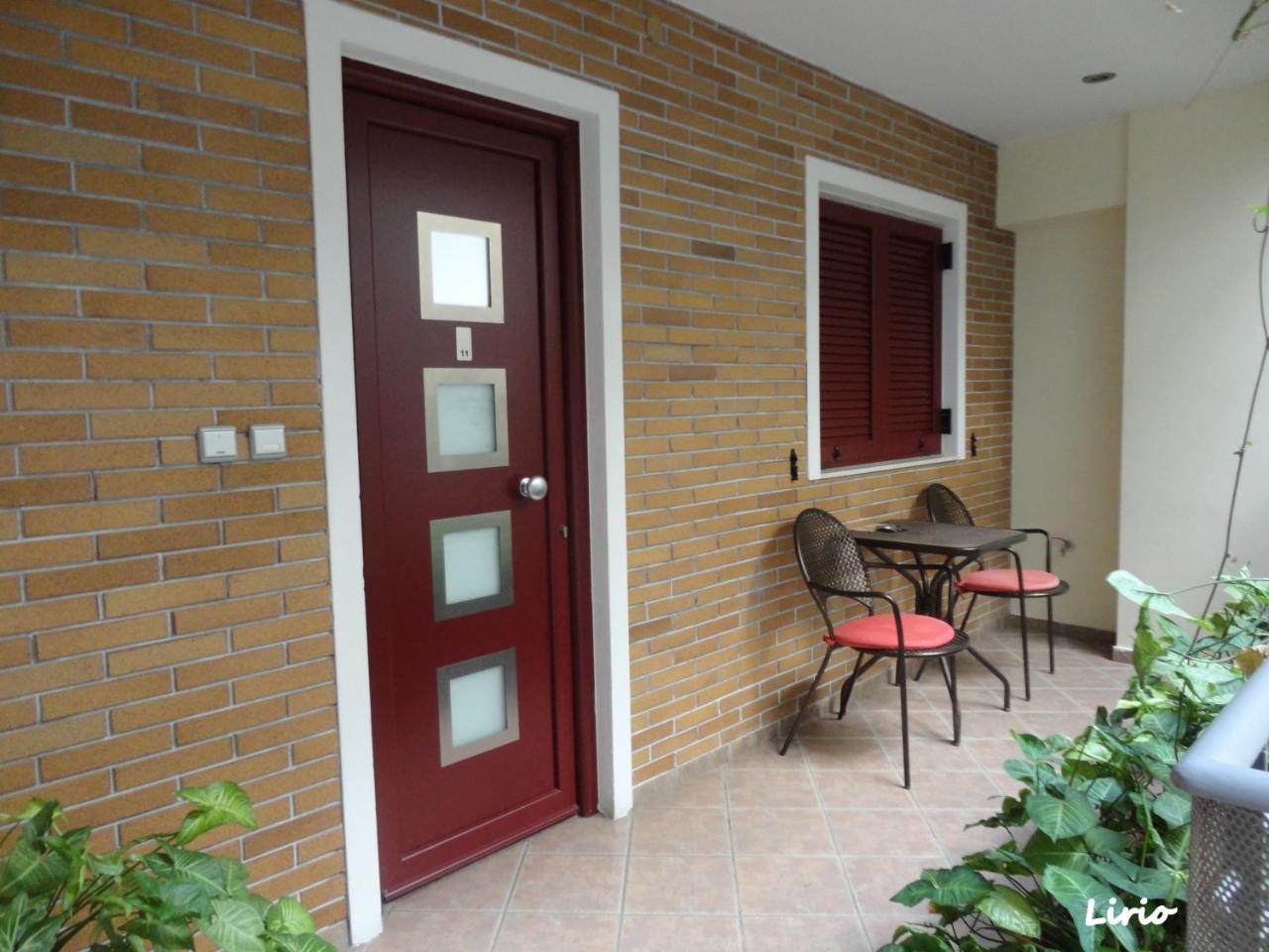 Lirio Guest House Makrakómi Buitenkant foto