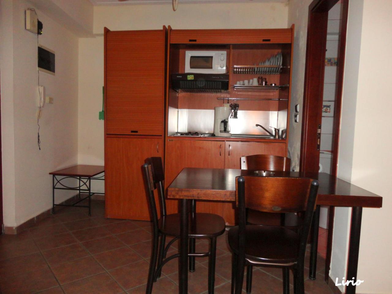 Lirio Guest House Makrakómi Buitenkant foto